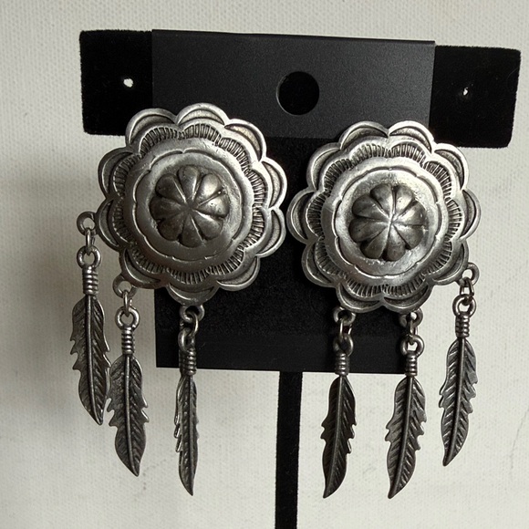 jj @1988 Jewelry - Vintage-Inspired Silver Floral Dangle Earrings